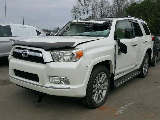 JTEBU5JR7D5139201 - 2013 TOYOTA 4RUNNER SR WHITE photo 2