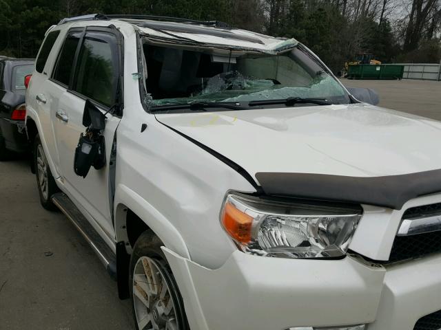 JTEBU5JR7D5139201 - 2013 TOYOTA 4RUNNER SR WHITE photo 9