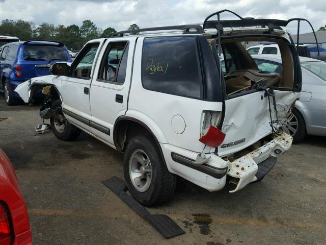 1GNCS13W3X2117140 - 1999 CHEVROLET BLAZER WHITE photo 3