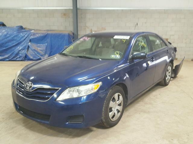 4T1BF3EK2AU549868 - 2010 TOYOTA CAMRY BASE BLUE photo 2