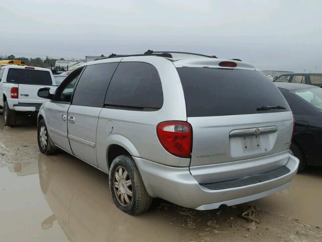 2C4GP54L55R430275 - 2005 CHRYSLER TOWN & COU SILVER photo 3