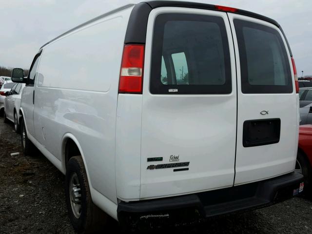 1GCWGFCA5B1171773 - 2011 CHEVROLET EXPRESS G2 WHITE photo 3