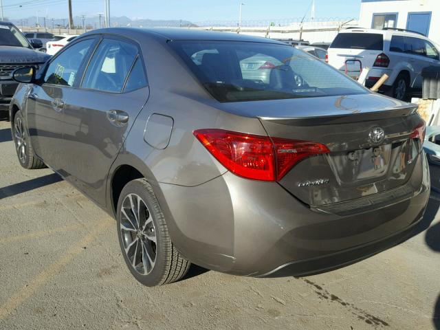 5YFBURHEXHP725219 - 2017 TOYOTA COROLLA L BROWN photo 3