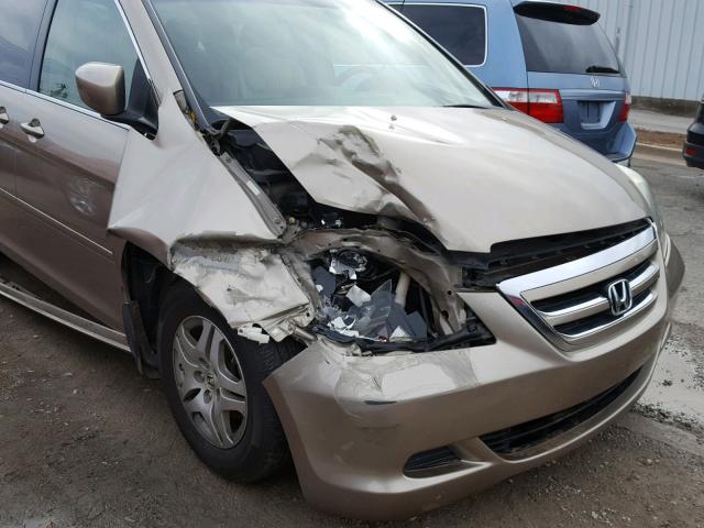 5FNRL38645B135015 - 2005 HONDA ODYSSEY EX GOLD photo 9