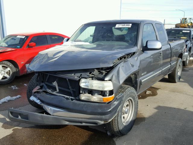 2GCEC19T5Y1171911 - 2000 CHEVROLET SILVERADO GRAY photo 2