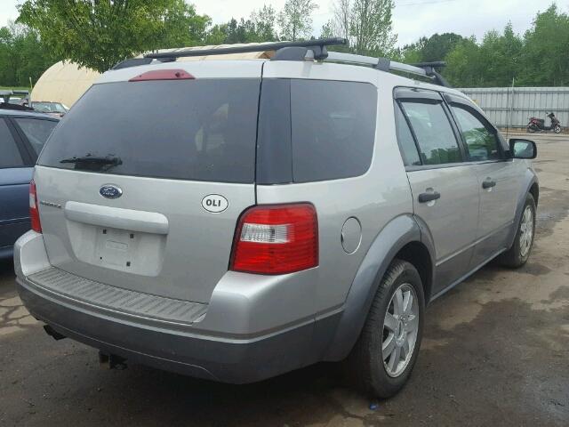 1FMDK01126GA24945 - 2006 FORD FREESTYLE SILVER photo 4