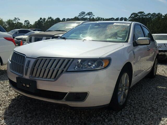 3LNDL2L35CR816485 - 2012 LINCOLN MKZ HYBRID WHITE photo 2