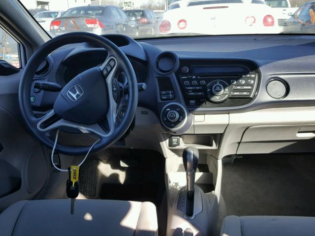 JHMZE2H78AS025013 - 2010 HONDA INSIGHT WHITE photo 9