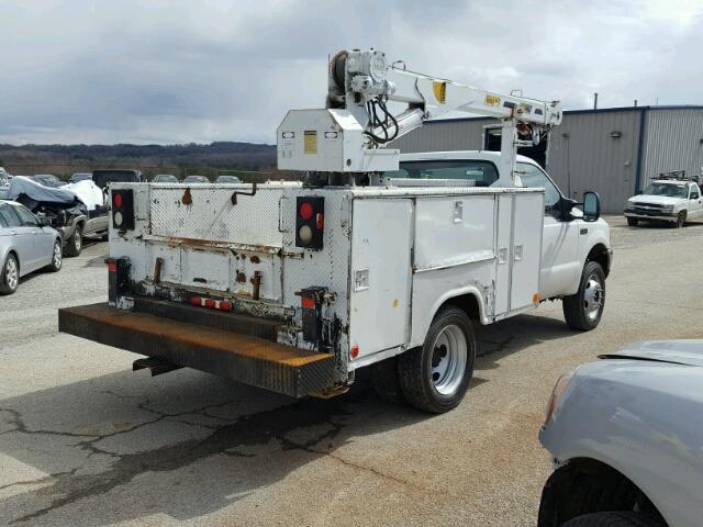 1FDAF56F2XEB88850 - 1999 FORD F550 SUPER WHITE photo 4