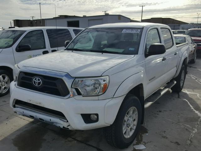 5TFLU4EN6DX070404 - 2013 TOYOTA TACOMA DOU WHITE photo 2