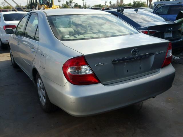 JTDBE32K730236076 - 2003 TOYOTA CAMRY LE SILVER photo 3