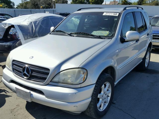 4JGAB72E4XA077583 - 1999 MERCEDES-BENZ ML 430 SILVER photo 2