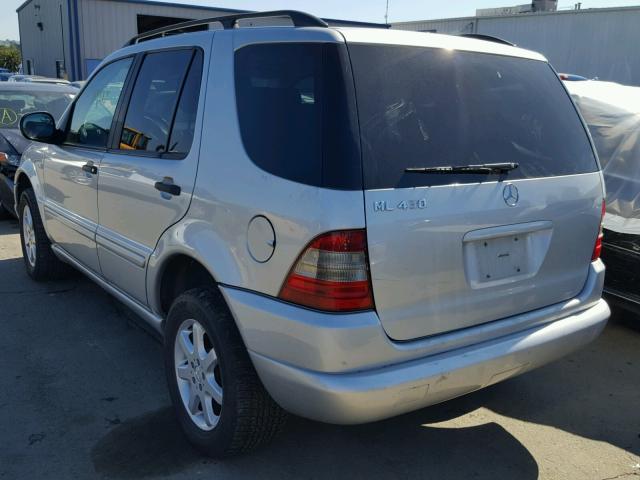 4JGAB72E4XA077583 - 1999 MERCEDES-BENZ ML 430 Silber Foto 3