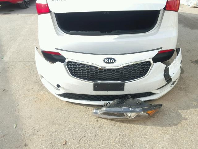 KNAFX4A69F5275374 - 2015 KIA FORTE LX WHITE photo 9