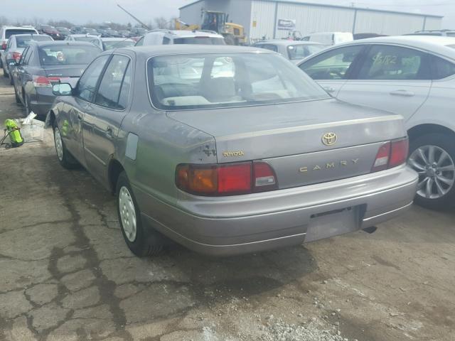 4T1BG12K7TU815622 - 1996 TOYOTA CAMRY DX GRAY photo 3