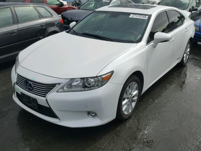 JTHBW1GG5F2094839 - 2015 LEXUS ES 300H WHITE photo 2