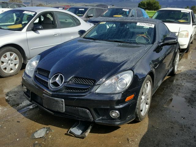 WDBWK5EA2BF236862 - 2011 MERCEDES-BENZ SLK 300 BLACK photo 2