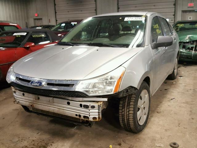 1FAHP34N89W232156 - 2009 FORD FOCUS S SILVER photo 2