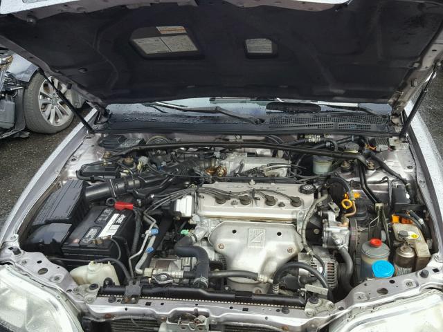 19UYA1151VL008163 - 1997 ACURA 2.2CL Silber Foto 7