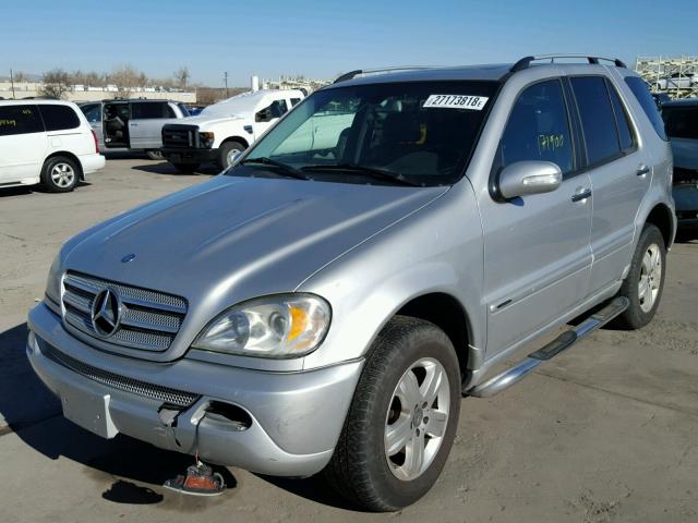 4JGAB57E65A546330 - 2005 MERCEDES-BENZ ML 350 SILVER photo 2