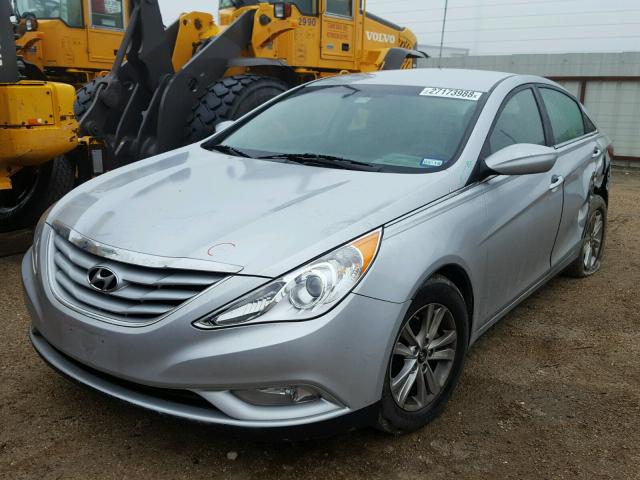 5NPEB4AC3DH517057 - 2013 HYUNDAI SONATA GLS SILVER photo 2