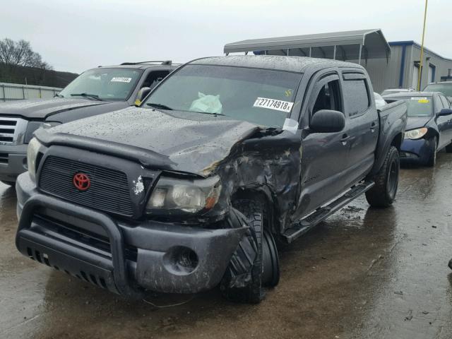 3TMJU62N29M075443 - 2009 TOYOTA TACOMA DOU GRAY photo 2