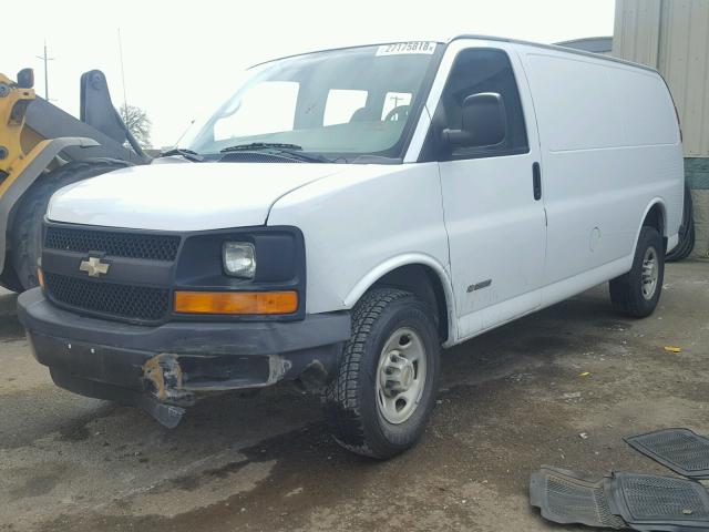 1GCGG25U451157582 - 2005 CHEVROLET EXPRESS G2 WHITE photo 2