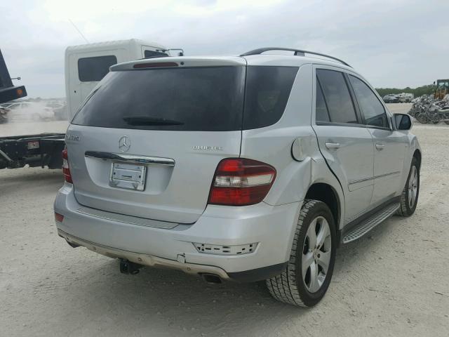 4JGBB25E89A492735 - 2009 MERCEDES-BENZ ML SILVER photo 4