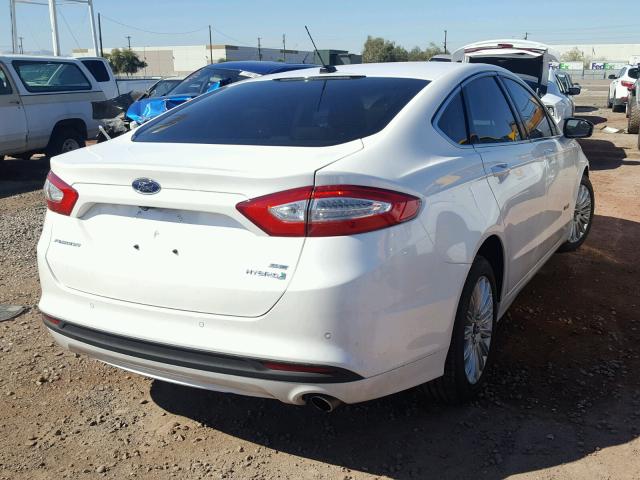 3FA6P0LUXDR209147 - 2013 FORD FUSION SE WHITE photo 4