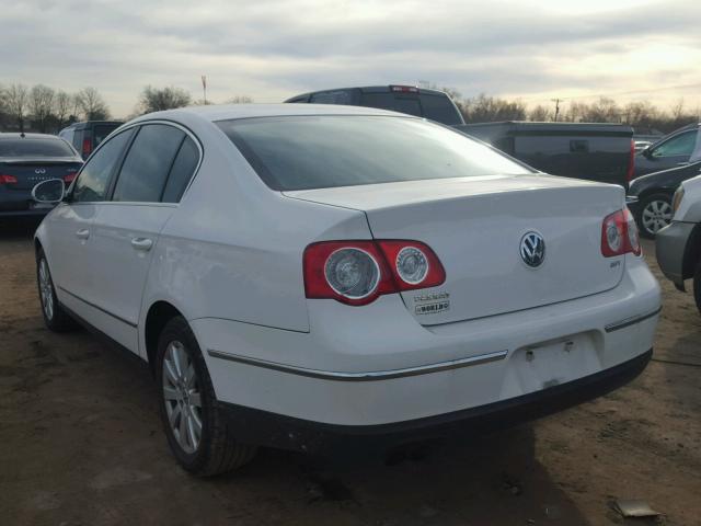 WVWJK73C68E210825 - 2008 VOLKSWAGEN PASSAT TUR WHITE photo 3