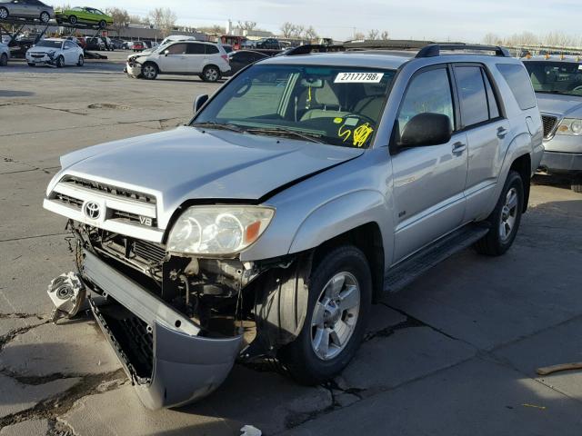 JTEZT14R848003325 - 2004 TOYOTA 4RUNNER SR SILVER photo 2