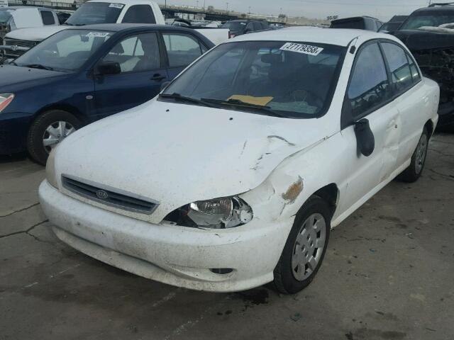 KNADC123926183305 - 2002 KIA RIO WHITE photo 2