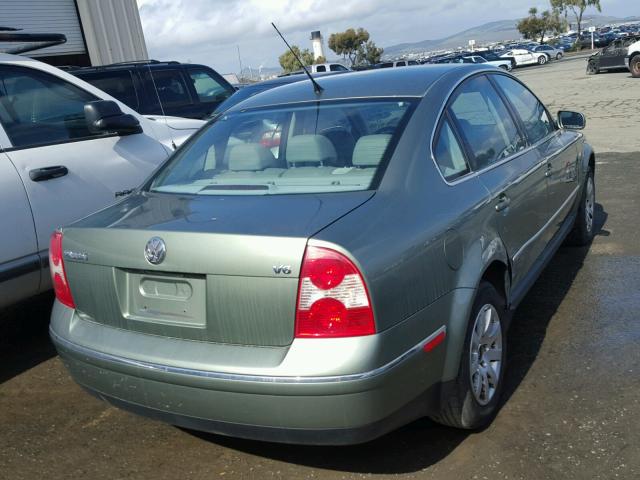 WVWPH63B51E145661 - 2001 VOLKSWAGEN PASSAT GLS GREEN photo 4