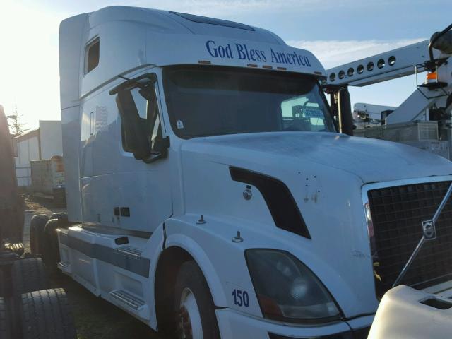 4V4NC9TH16N393896 - 2006 VOLVO VN VNL WHITE photo 1