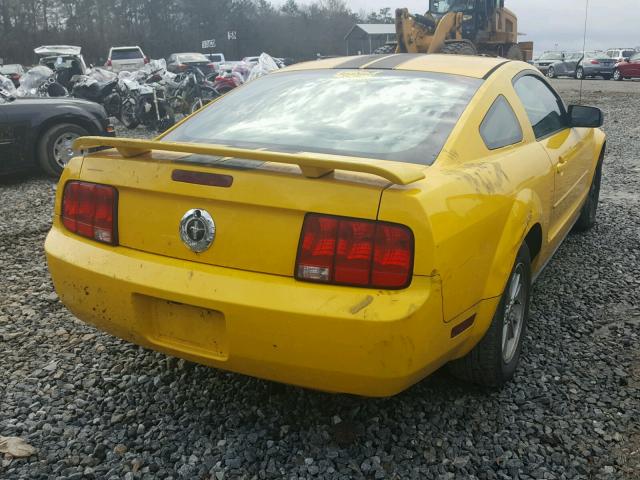 1ZVFT80N365156425 - 2006 FORD MUSTANG YELLOW photo 4