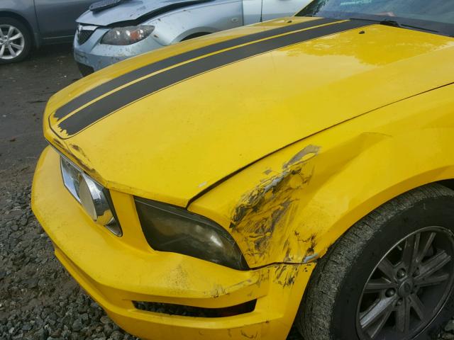 1ZVFT80N365156425 - 2006 FORD MUSTANG YELLOW photo 9