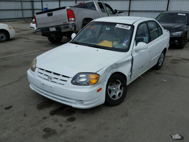 KMHCG45C55U591067 - 2005 HYUNDAI ACCENT GL WHITE photo 2