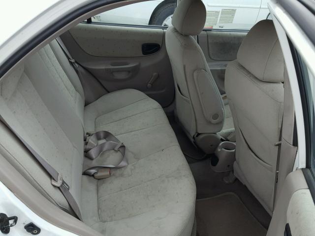 KMHCG45C55U591067 - 2005 HYUNDAI ACCENT GL WHITE photo 6