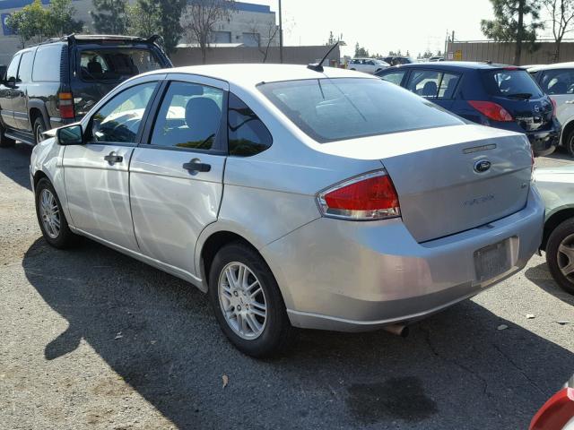 1FAHP3FN0AW203803 - 2010 FORD FOCUS SE SILVER photo 3