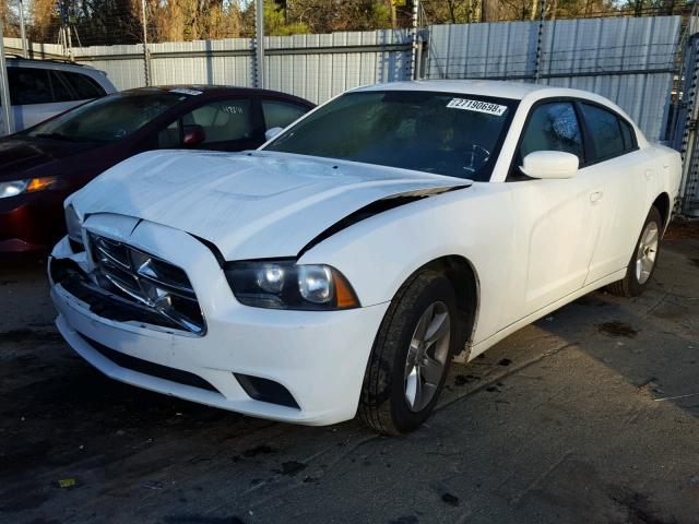 2B3CL3CG2BH512163 - 2011 DODGE CHARGER WHITE photo 2