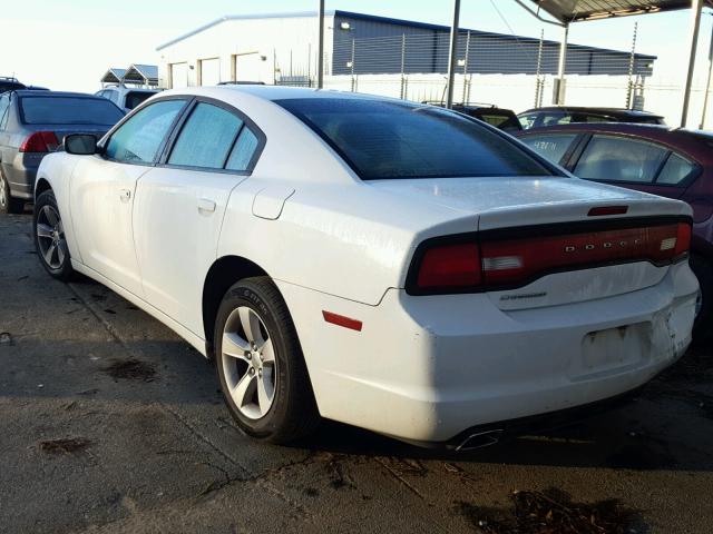 2B3CL3CG2BH512163 - 2011 DODGE CHARGER WHITE photo 3