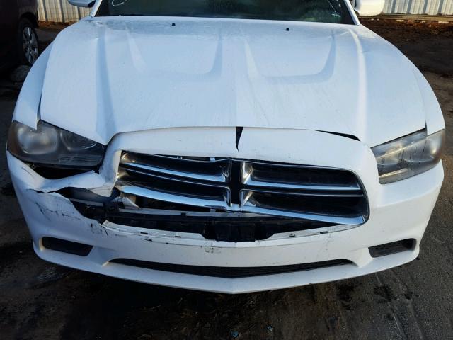 2B3CL3CG2BH512163 - 2011 DODGE CHARGER WHITE photo 7