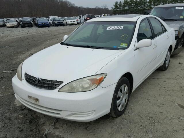 4T1BE32K32U091637 - 2002 TOYOTA CAMRY LE WHITE photo 2