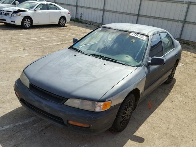 1HGCD5635TA103804 - 1996 HONDA ACCORD LX GRAY photo 2