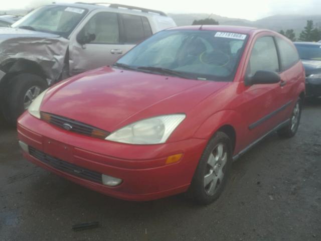 3FAFP31302R166026 - 2002 FORD FOCUS ZX3 RED photo 2