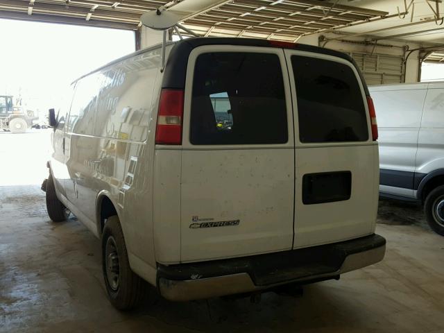 1GCGG25V471105400 - 2007 CHEVROLET EXPRESS G2 WHITE photo 3