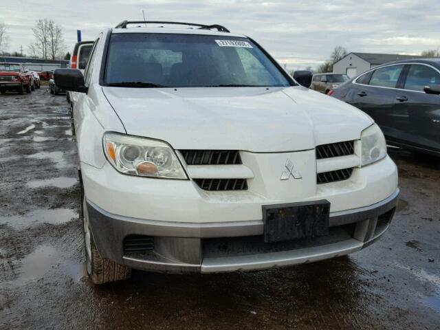 JA4LX31F85U040298 - 2005 MITSUBISHI OUTLANDER WHITE photo 9