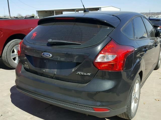 1FADP3K29DL125439 - 2013 FORD FOCUS SE BLACK photo 4