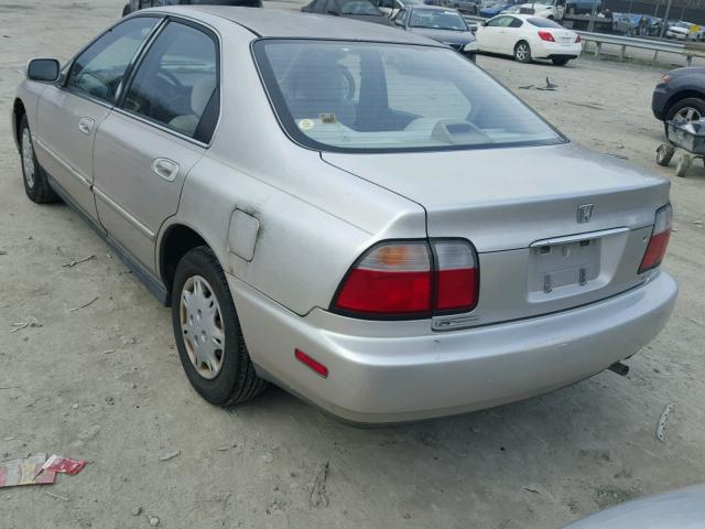 1HGCD5683TA137820 - 1996 HONDA ACCORD DX TAN photo 3