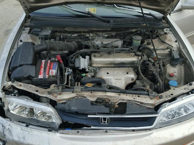 1HGCD5683TA137820 - 1996 HONDA ACCORD DX TAN photo 7